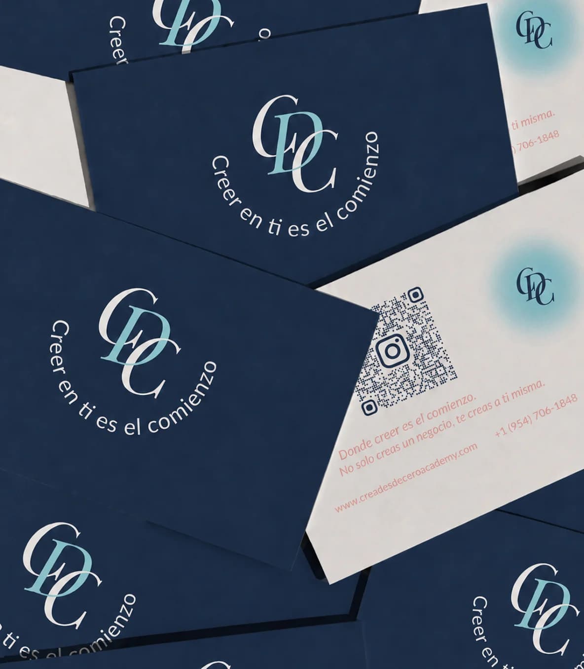 Tarjetas de presentación de Crea desde Cero en azul marino y blanco