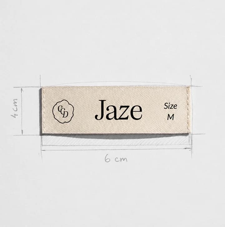 Diseño de etiqueta textil Jaze con monograma, nombre y medidas