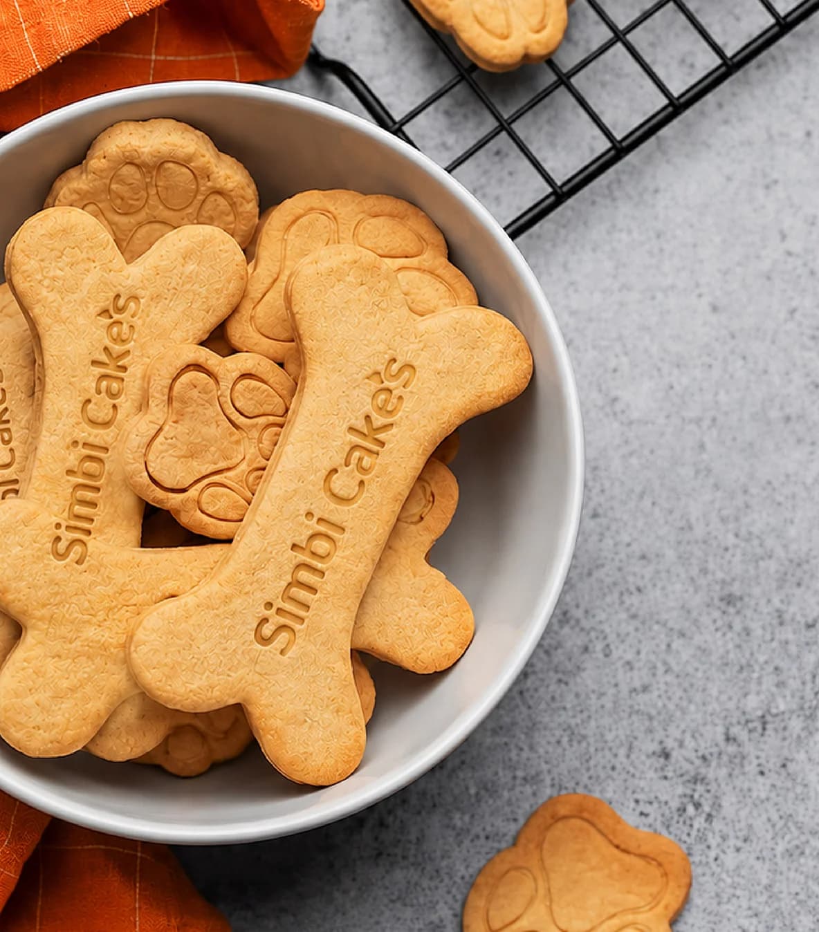 Galletas para perros de Simbi Cakes con formas de hueso y huella